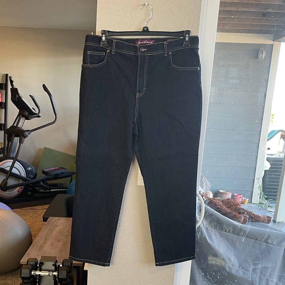 Gloria Vanderbilt Amanda straight legs Dark Blue Jeans. 16P